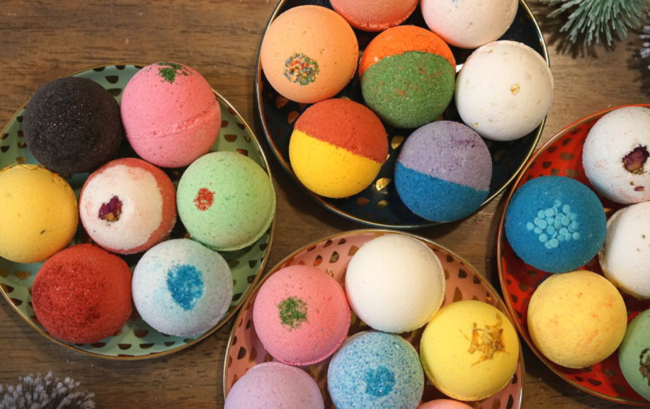 How To Add Embeds To A Bath Bomb